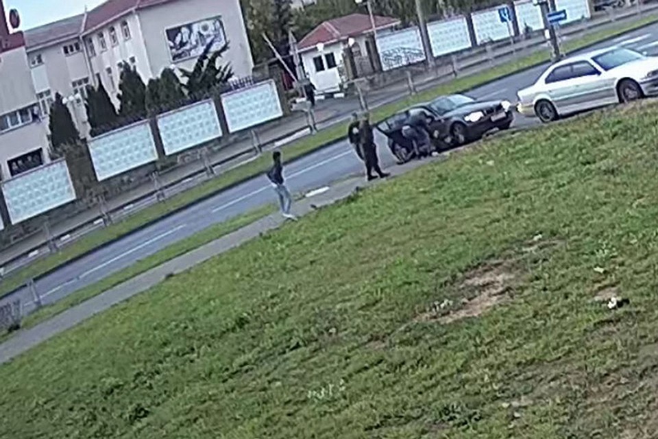 Милиция нашла злоумышленников, которые ограбили мужчину, когда он садился в такси. Фото: МВД.