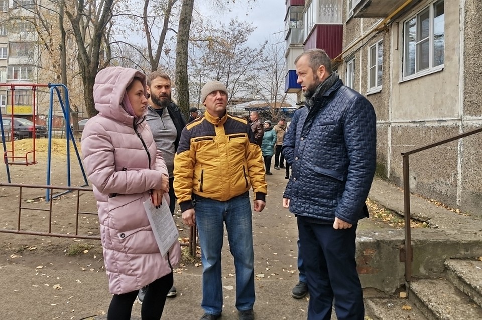 На место выехали представители мэрии и профильных служб, а также экстренные службы
