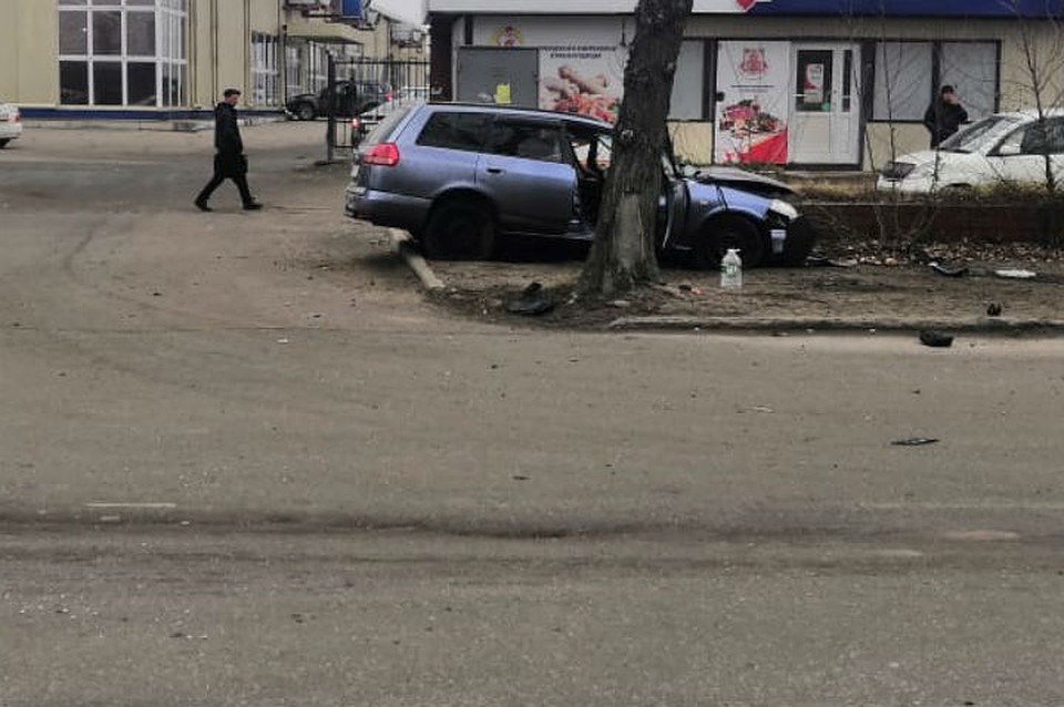 ДТП в Иркутске: столкнулись иномарка и пассажирский автобус.