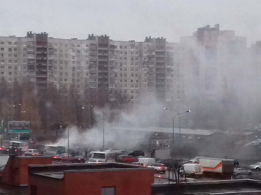 В Петербурге загорелась маршрутка. Фото: vk.com/spb_today