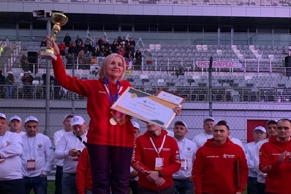 Победительница состязаний таксистов Луиза Бадреева