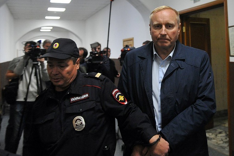 Среди уволенных - генерал Мельников