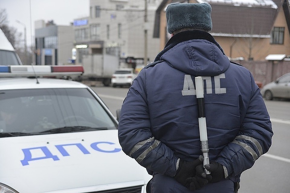 Сотрудники ГИБДД разбираются в авариях