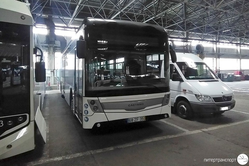 Португальский электробус уже приехал в Петербург на испытания. Фото: "Питертранспорт"