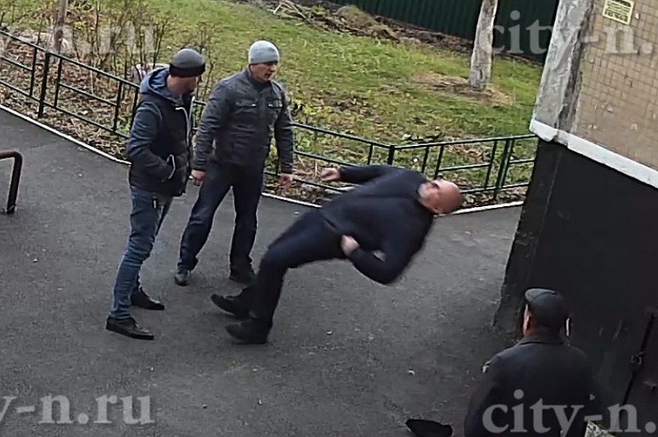 Спорт против искусства: тренер избил преподавателя в Новокузнецке. ФОТО: кадр видео city-n