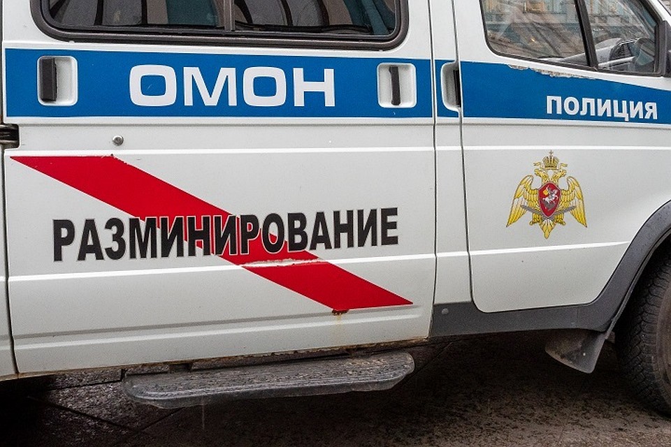 На двух станциях метро из-за анонимки искали бомбы.