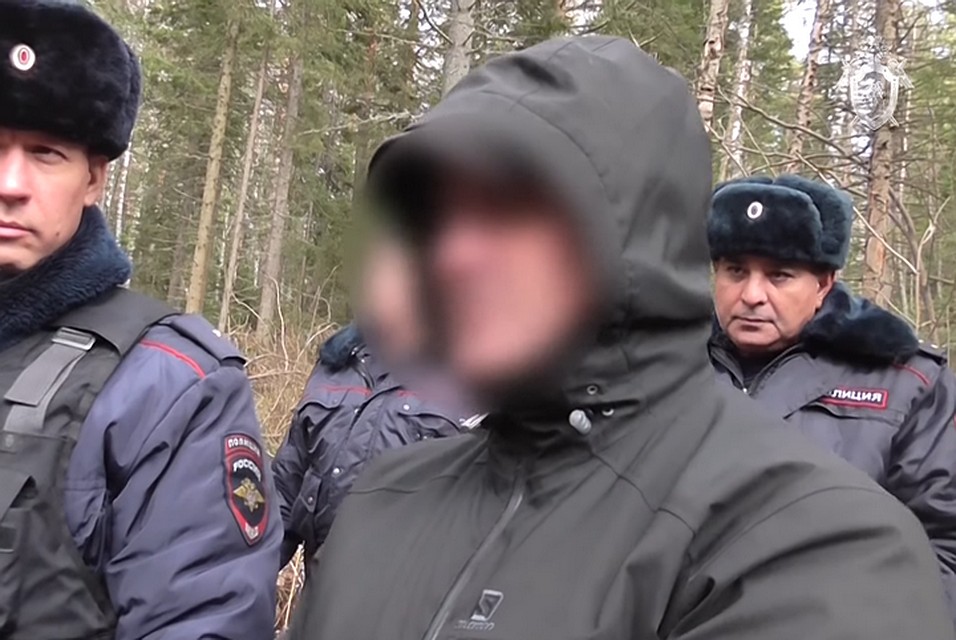 Прятали в холодильнике: в доме подозреваемого в убийстве экс-мэра Киселевска найдено оружие. ФОТО: кадр видео СК РФ.