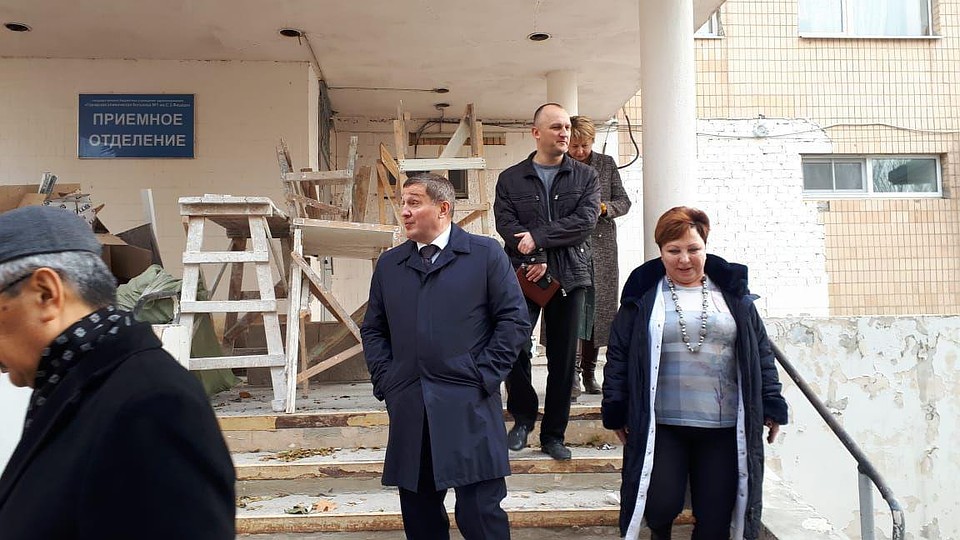 Губернатор застал рабочих и главврача больницы врасплох. Фото: соцсети.