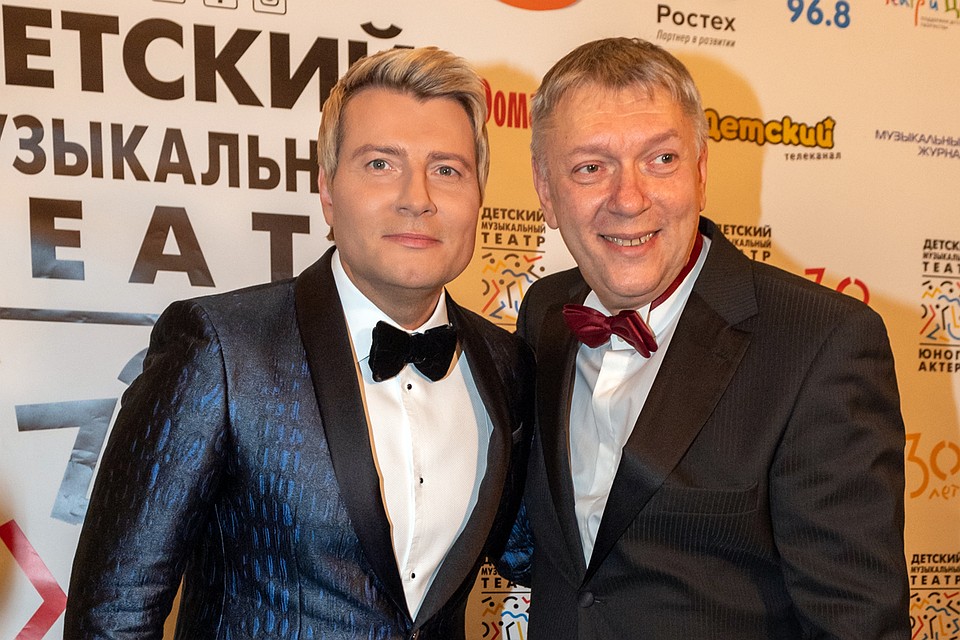 Николай Басков с руководителем Детского Музыкального театра юного актёра Александром Фёдоровым