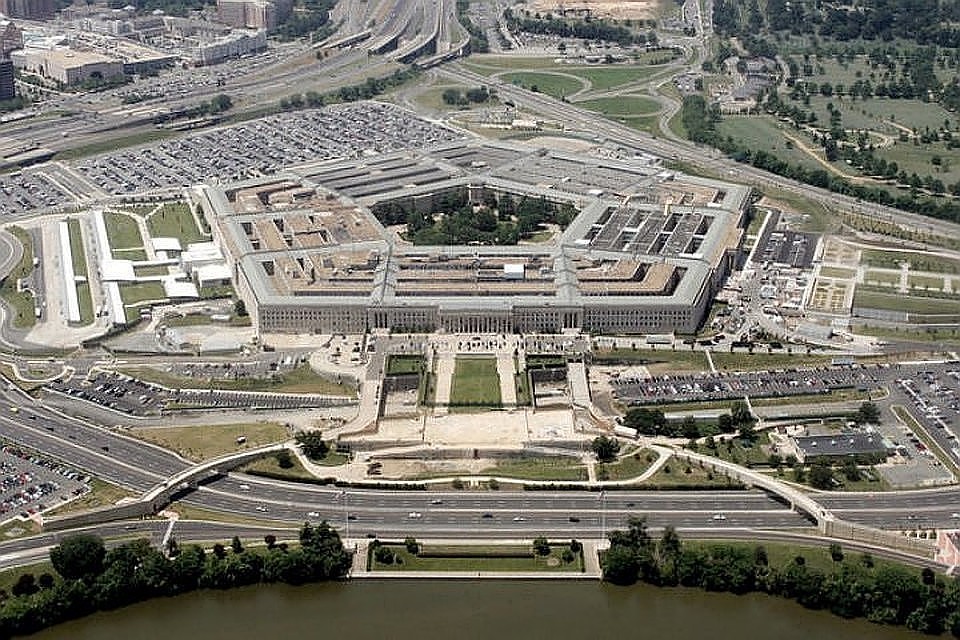 Глава Пентагона ответил по-русски на вопрос по делу об импичменте Трампа