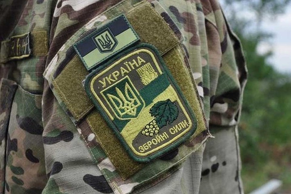 Националисты мстят за разведение войск. Фото: dnews.dn.ua