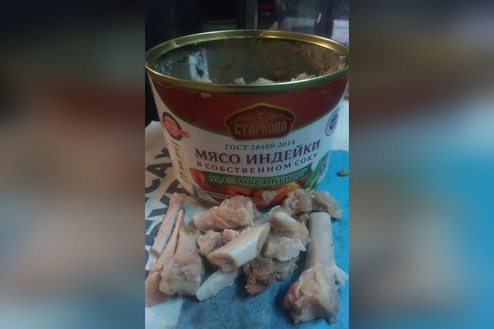 Вместо мяса в собственном соку женщине попались только кости. Фото: «Ревизорро Новосибирск»