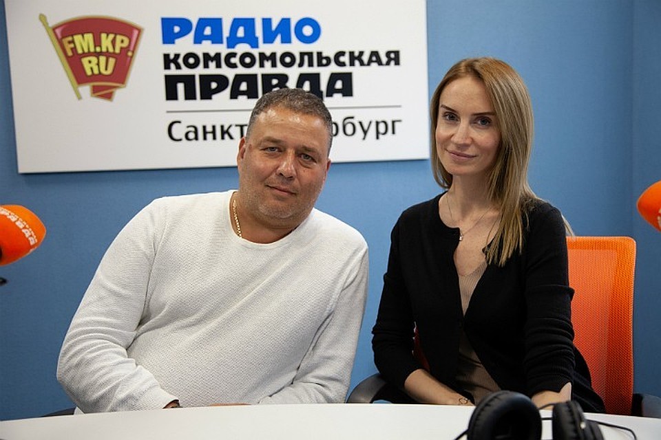 Владимир Сажин и Алена Гринчевская в студии радио «Комсомольская Правда в Петербурге»