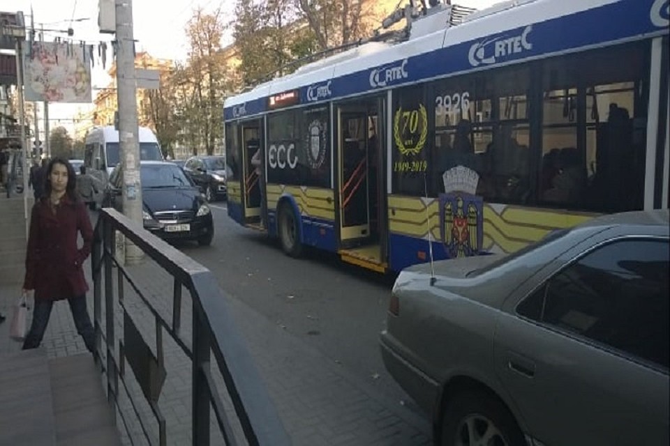 Жильцы требуют убрать остановку.