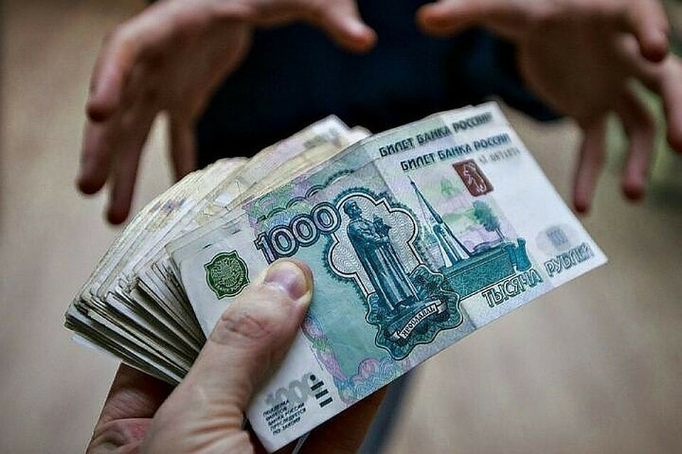 В Краснодаре мужчины под видом полицейских вымогали у местной жительницы деньги