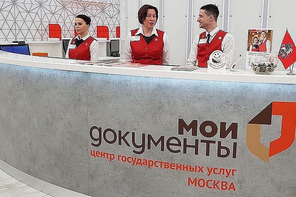 Сотрудники МФЦ расскажут жителям столицы о программе капитального ремонта поликлиник.