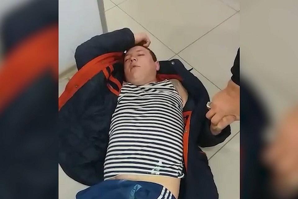Водитель был вусмерть пьян, когда его задержали.