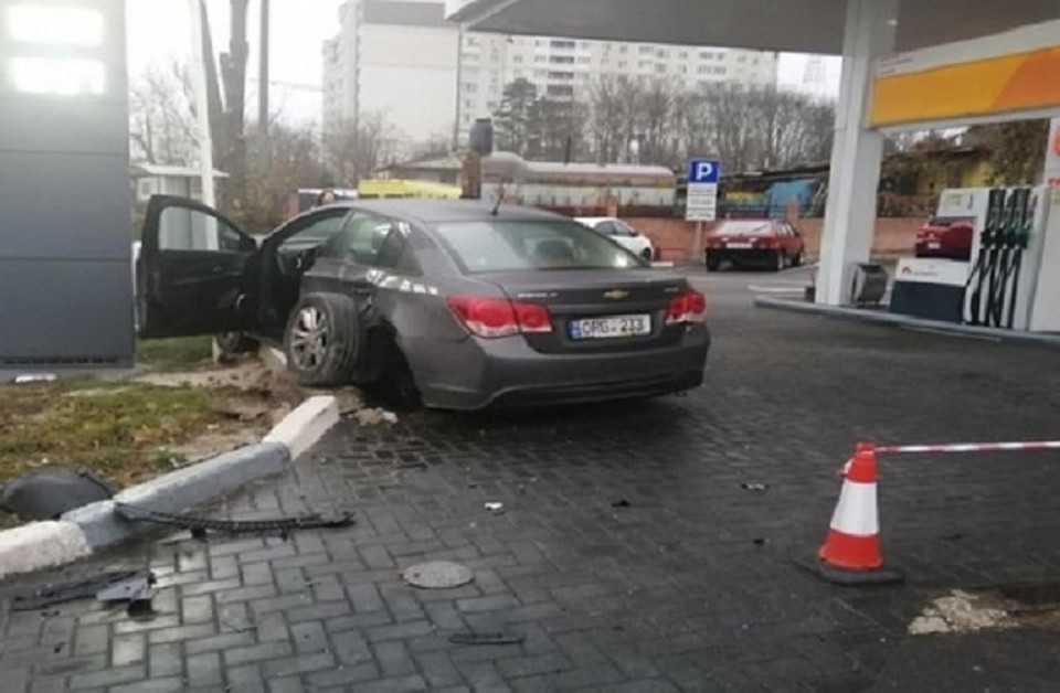 Автомобиль влетел в заправочную станцию. Фото: соцсети