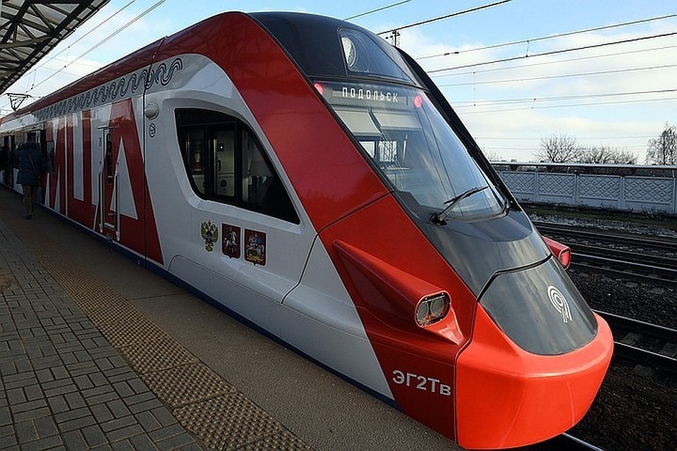 Первые два маршрута нового наземного метро заработали 21 ноября.