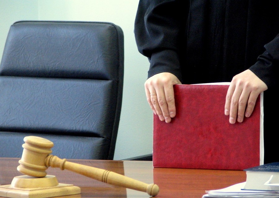 Вандалу, осквернившему могилы родителей, грозят исправительные работы либо арест на три месяца.