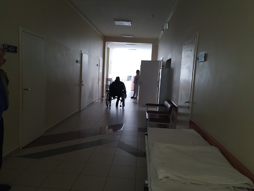 Покидать клинику инвалид пока не собирается.