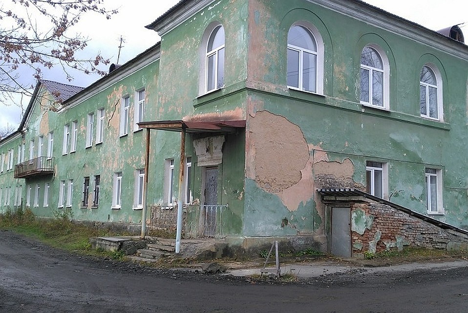 Вот так снаружи выглядит больница в Верхней Салде. Внутри ее состояние еще хуже. Фото: "Гражданский патруль"