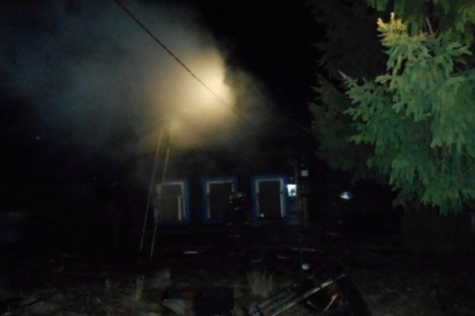 Пожар заметили соседи