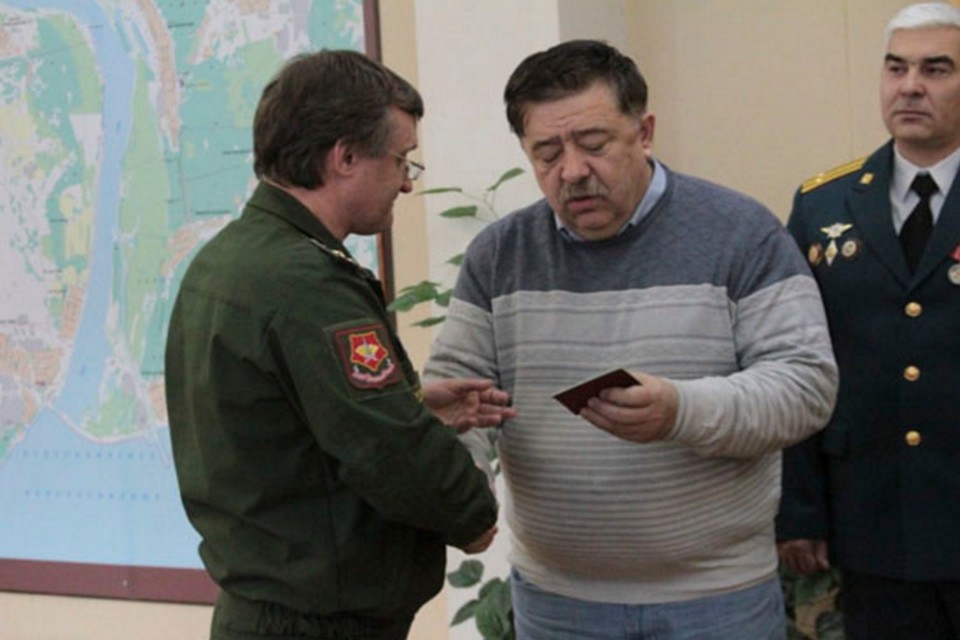 Вручение награды производил военный комиссар по Советскому и Первомайскому районам города Новосибирска, Олег Поясков