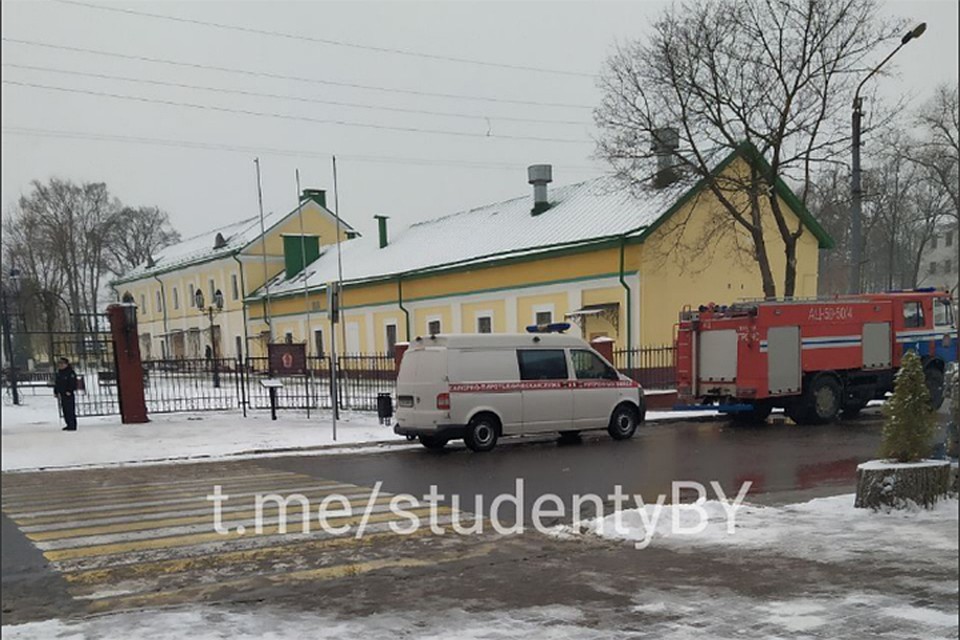 В Полоцке из университета эвакуировали студентов, ищут взрывное устройство. Фото: Телеграм-канал "Отчислено".