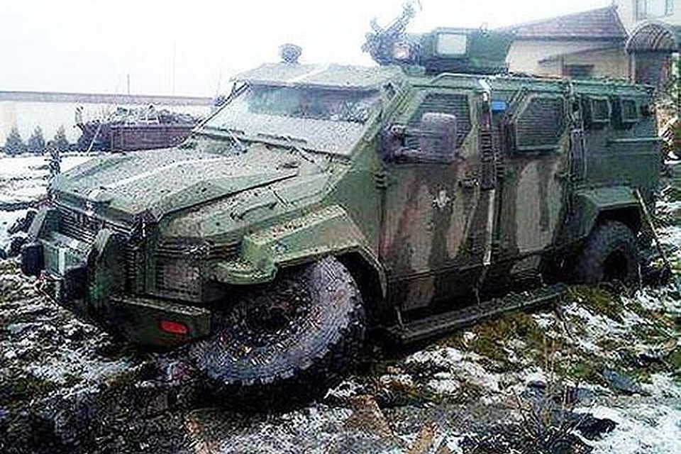 В зиму не вошли. Украинские вояки угробили больше 30 бронетранспортеров. Фото: ВКонтакте