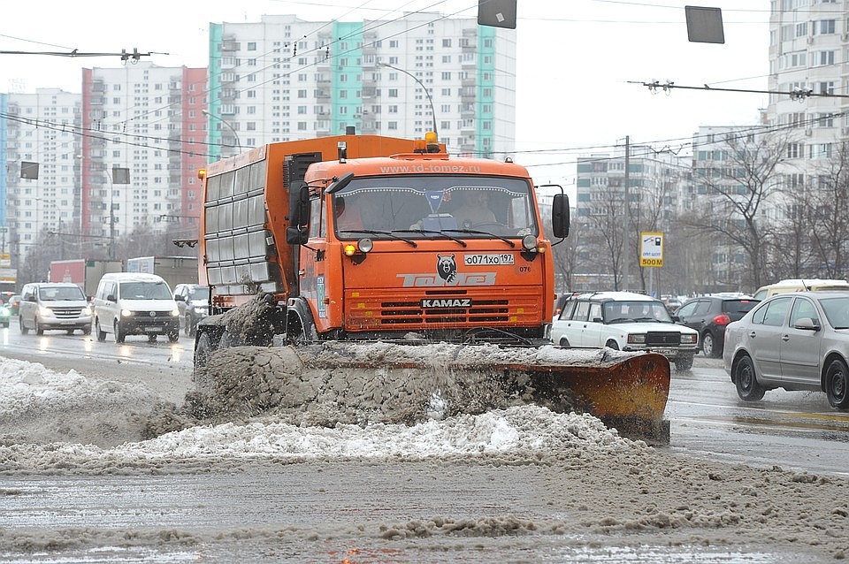 Соли больше нет: в Ангарске отказались посыпать дорогу соляных рассолов и смесей.