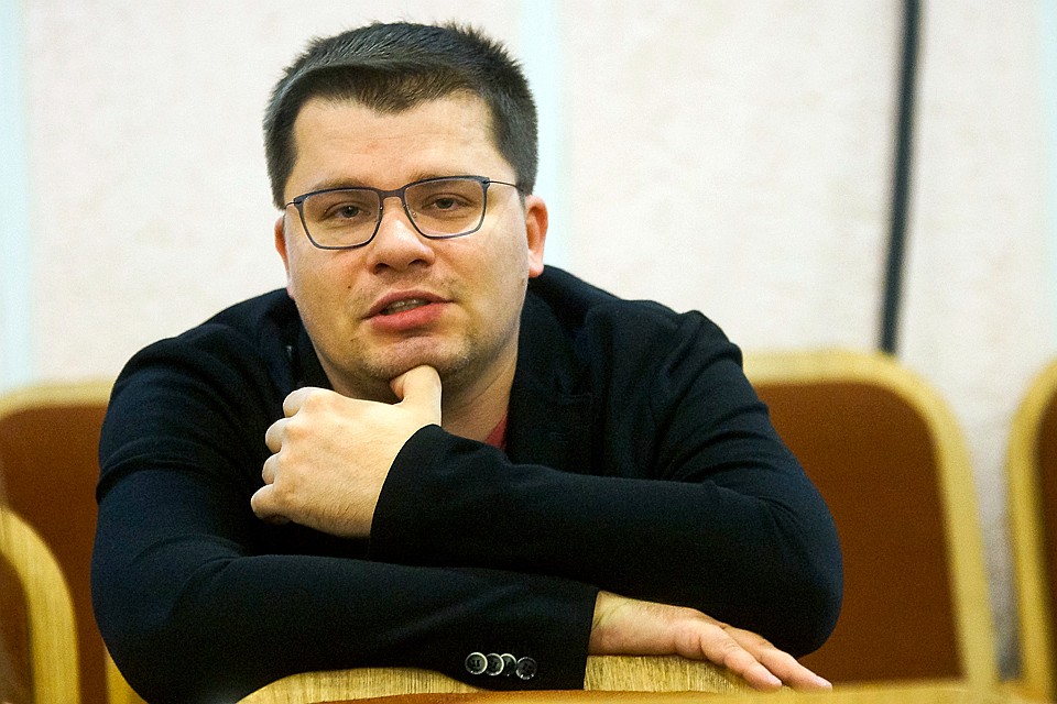 Гарик Харламов начал свою карьеру в составе команды КВН, откуда впоследствии перебрался в Comedy Club