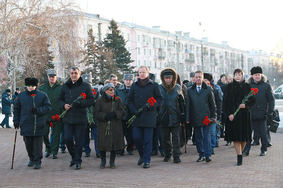 Сергей Меняйло возложил цветы на Мемориале Славы в День неизвестного солдата Фото: Олег УКЛАДОВ