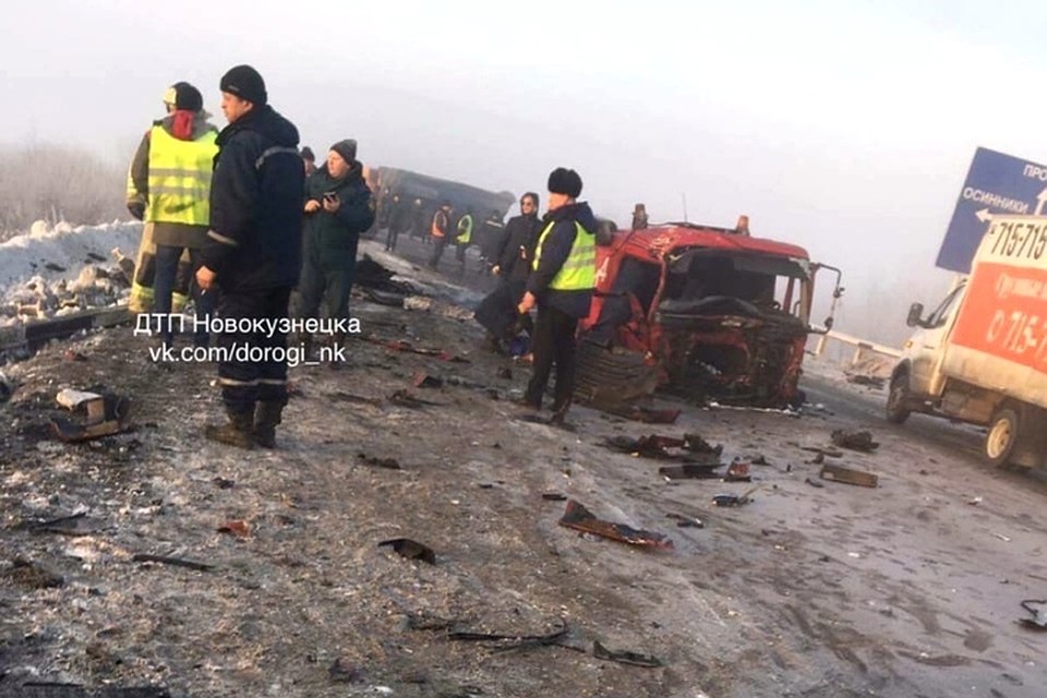 Водитель погиб при столкновении двух грузовиков в Кузбассе. ФОТО: vk.com, "ДТП Новокузнецка", Дмитрий Иванов.