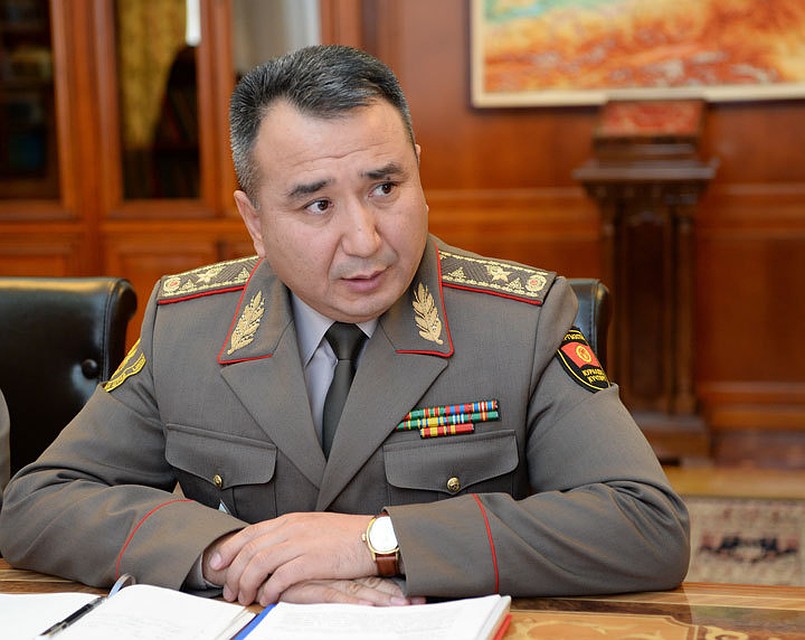 Начальник Генштаба Райимберди Дуйшенбиев провел служебное совещание с командованием, по итогам которого были уволены начальник дивизии и командир части.