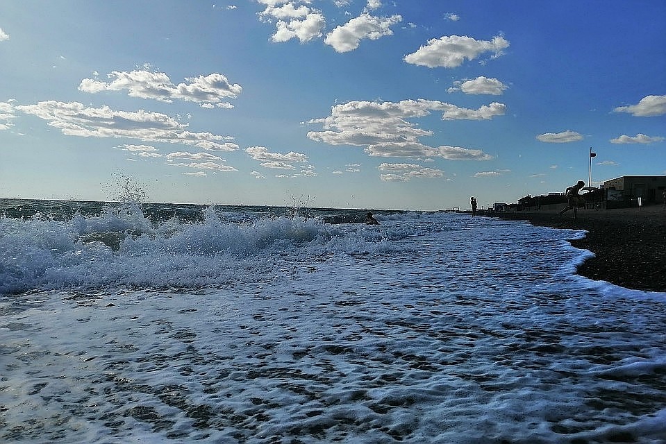 Температура воды в Черном море до +12 градусов
