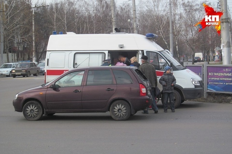 Во всех трех случаях под колеса машин попадали женщины.