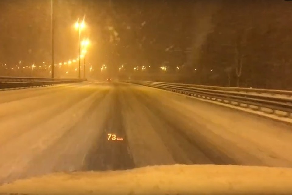 По словам водителей, из-за снежных заносов по петербургским дорогам просто-напросто страшно передвигаться. Фото: Неизданное | ДТП и ЧП | Санкт-Петербург