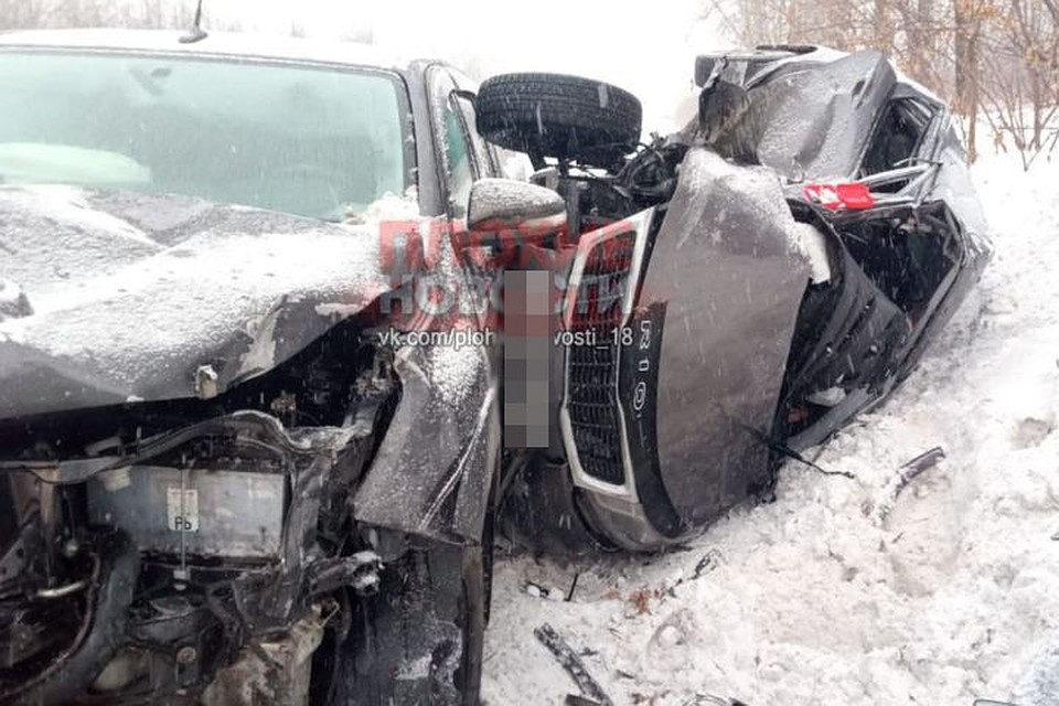 В лобовом ДТП на кузбасской трассе погибла директор школы. ФОТО: vk.com, "Плохие новости"