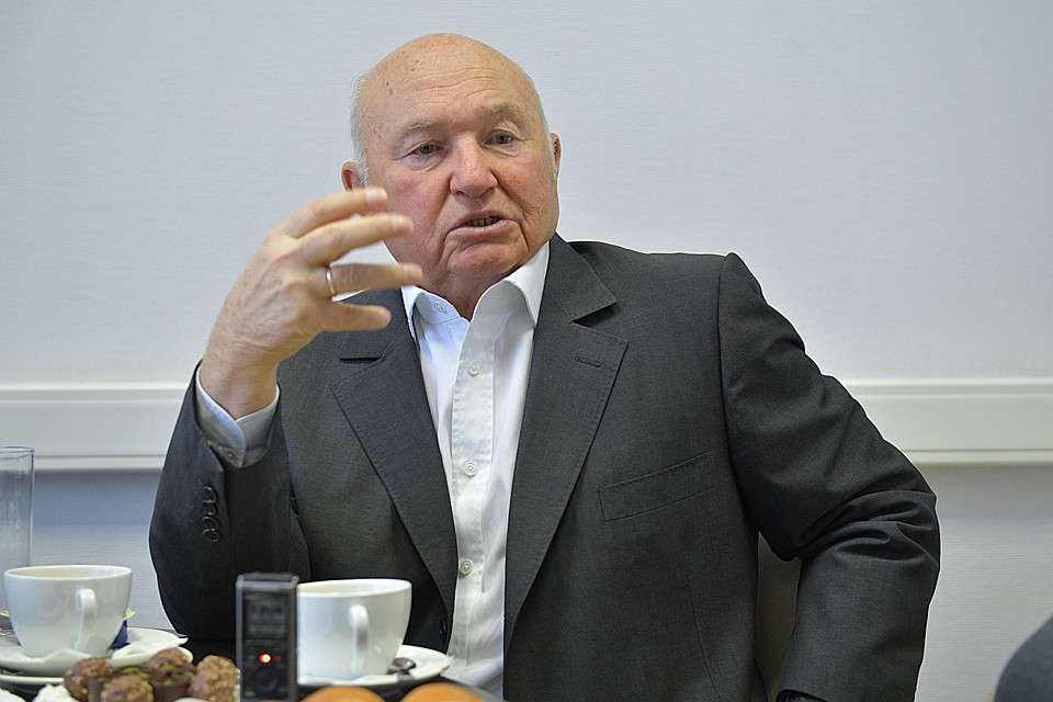 Лужков запатентовал свой рецепт кулебяки и расстегая
