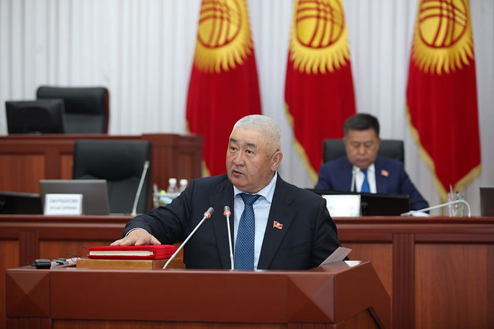 Депутату, находящемуся под следствием, разрешили покинуть страну.