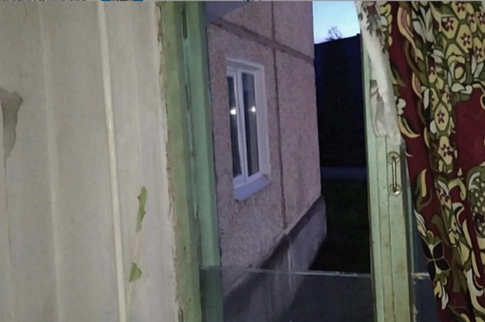Окно из которого выкинули младенца Фото: СУ СКР по Свердловской области