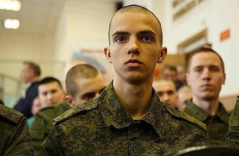Пока честные ребята служат, уклонисты платили мзду главному военному врачу Челябинской области за белый билет.