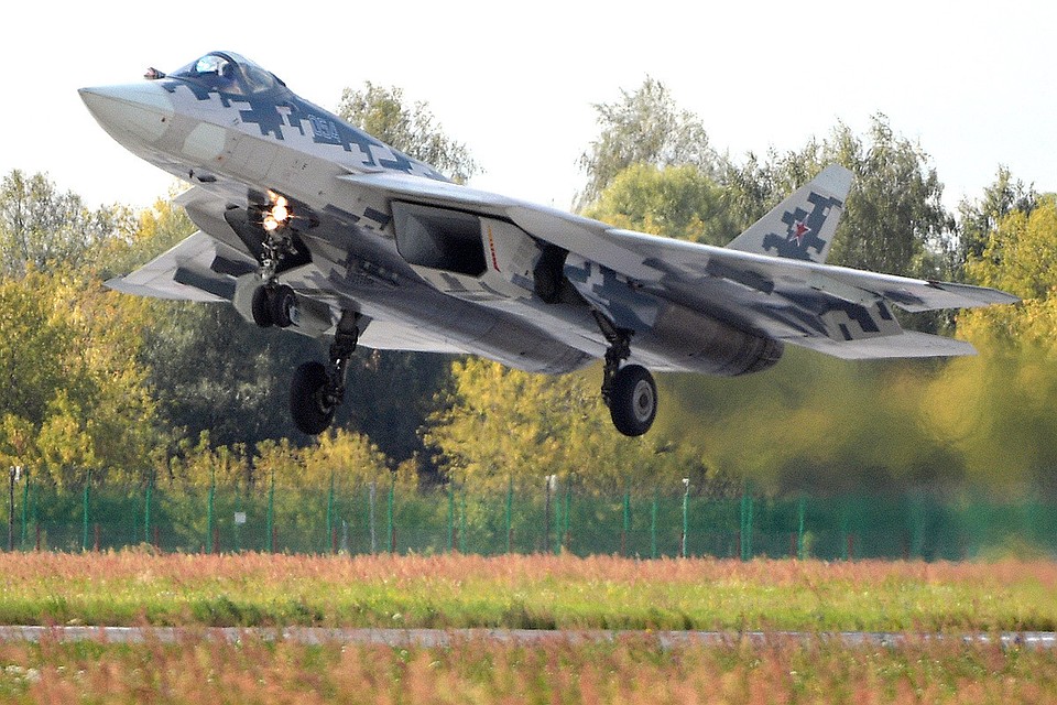 Российский многофункциональный истребитель Су-57 на Международном авиакосмическом салоне МАКС, август 2019 г.