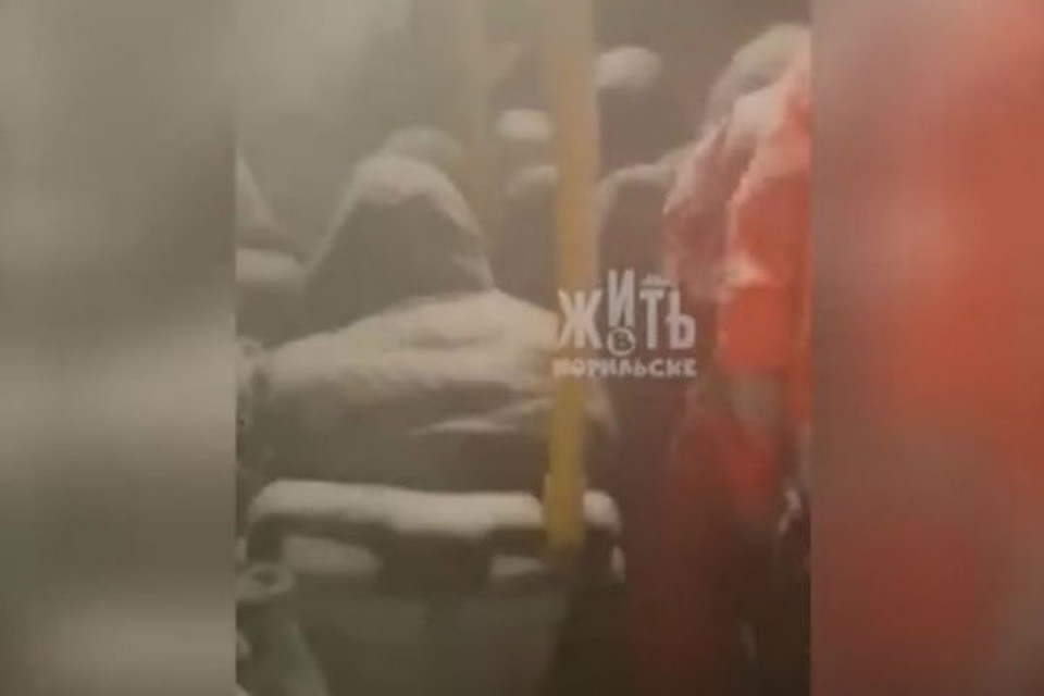 Пассажиров замело снегом Фото: Соцсети