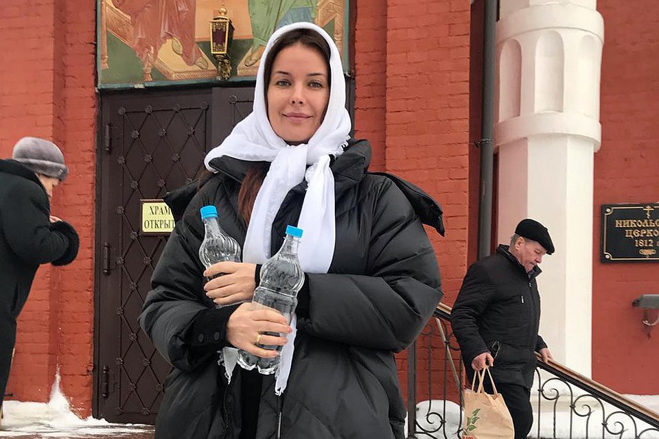 Телеведущая Оксана Федорова часто посещает святые места.