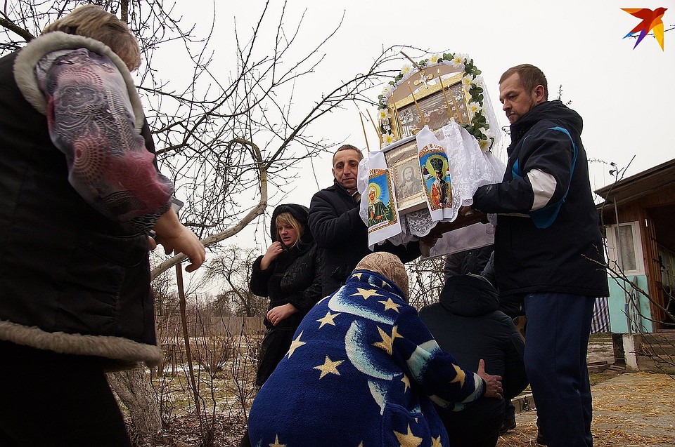 В деревне на Гомельщине провели уникальный обряд «Свеча»
