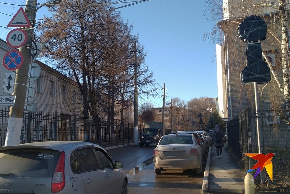 На одной из улиц в самом центре Рязани запретили парковку.