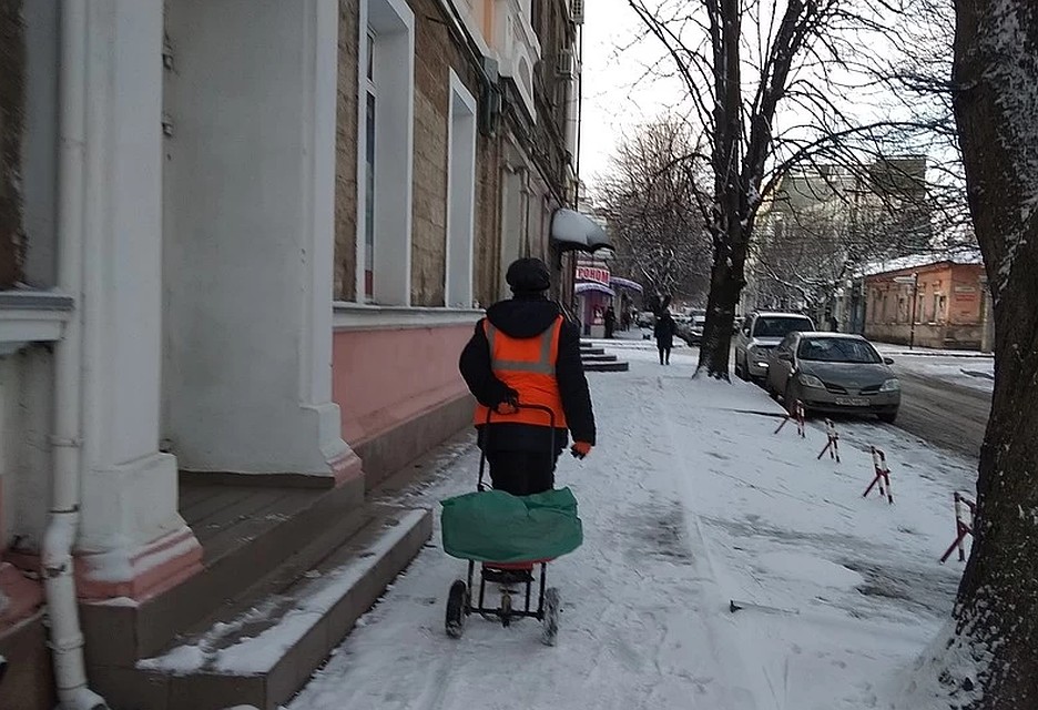 На зиму закуплено около тысячи тонн антигололедной смеси