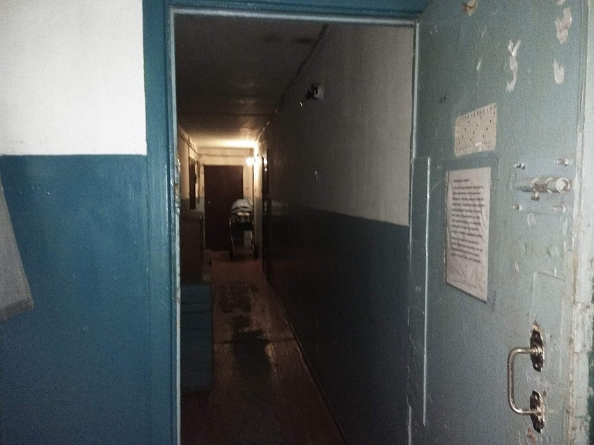 Все произошло в этом тамбуре.
